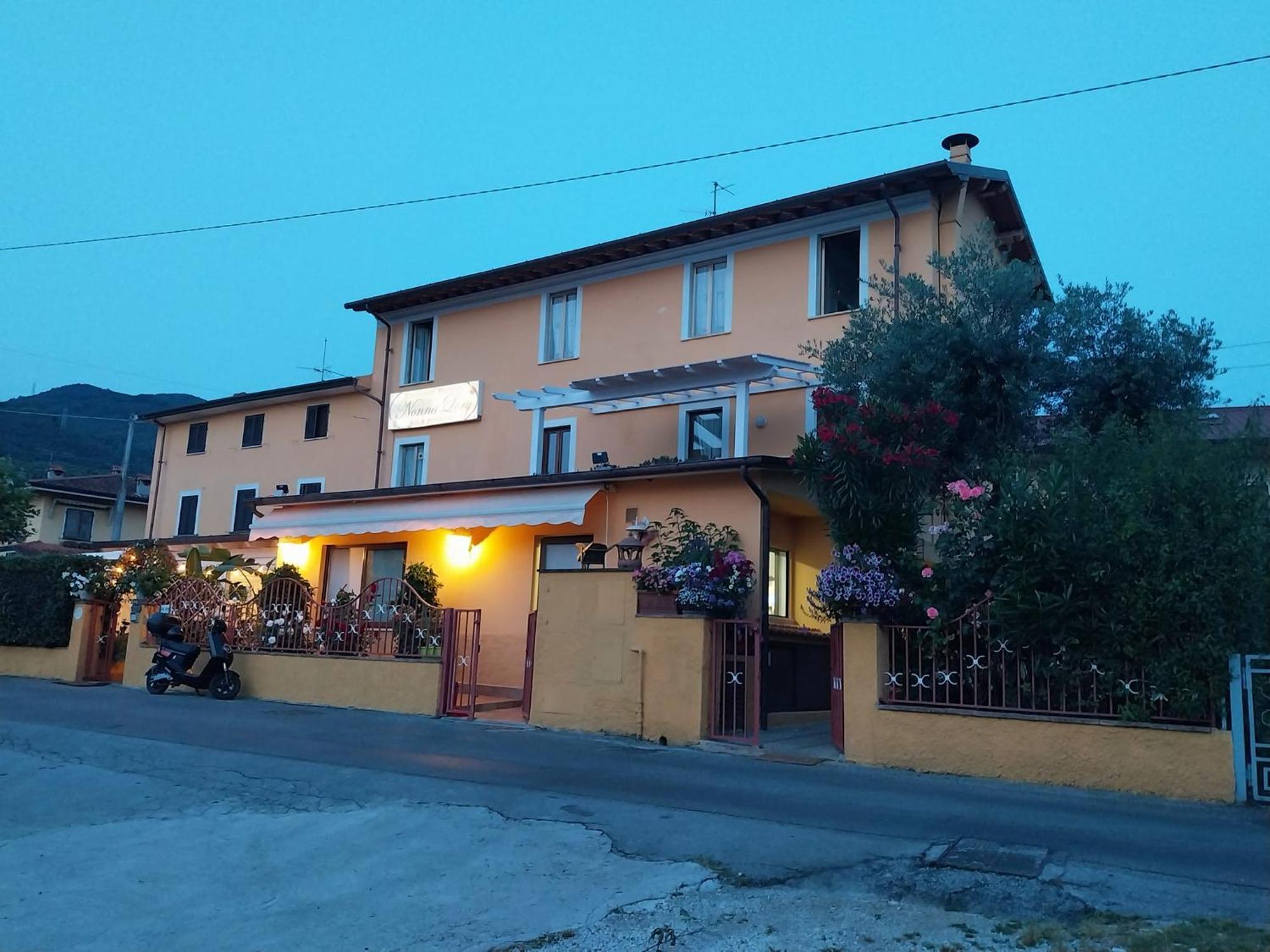 Nonna Lory Bed & Breakfast Пиетрасанта Екстериор снимка